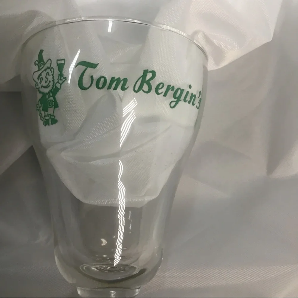 2 Tom Bergin’s House Of Irish Coffee Glasses 5.5” Leprechaun Stem VTG Green